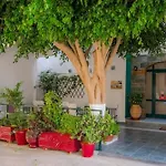 Апартаменти Hello Golden Sun Center Apts